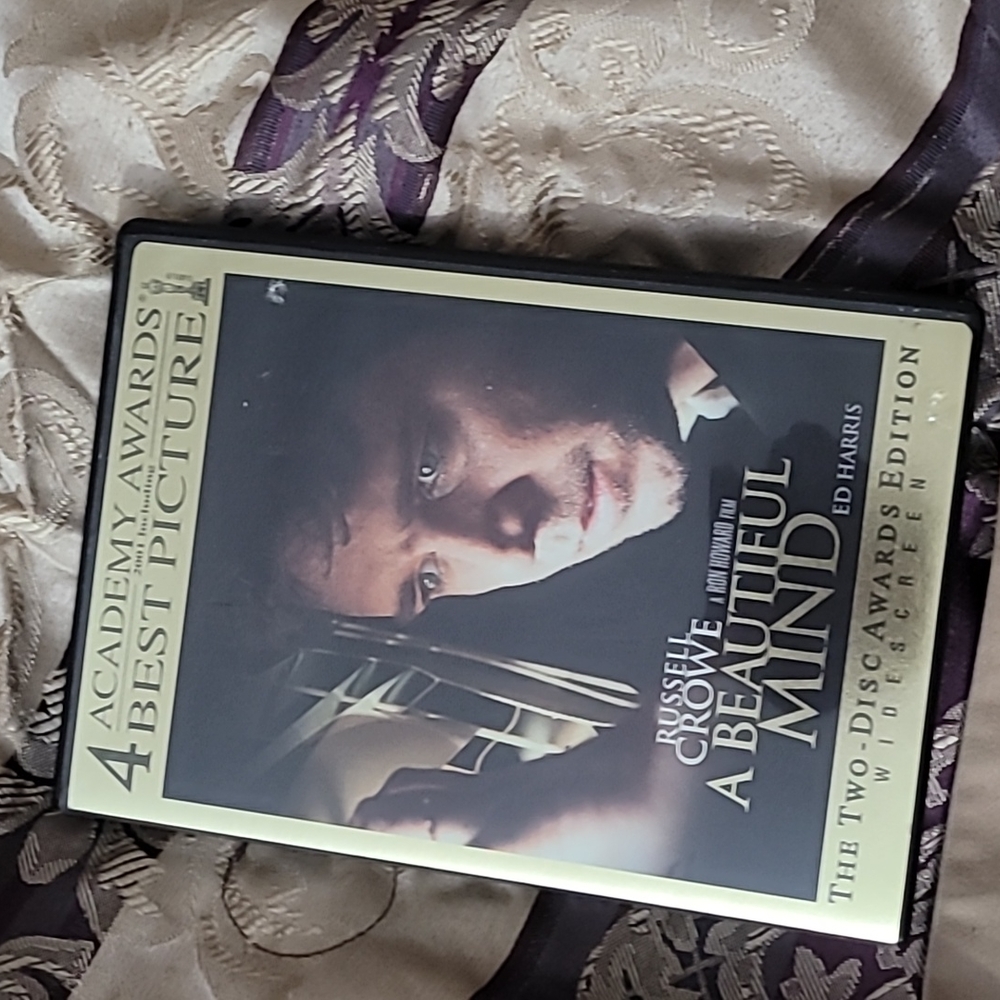 A beautiful mind dvd with Russell Crowe 2 disc set widescreen